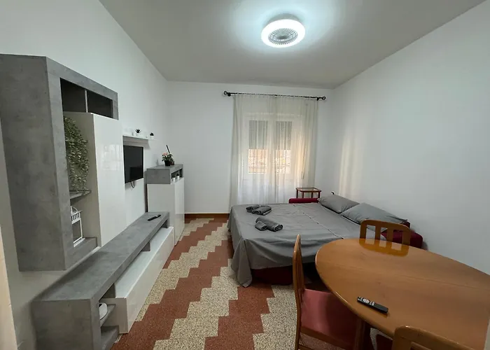 Silihome, Trastevere, Piazza Della Radio